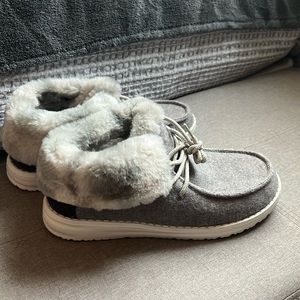 youth size 4 hey dudes